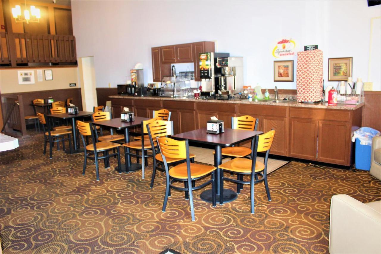 Super 8 By Wyndham Burlington Hotell Eksteriør bilde