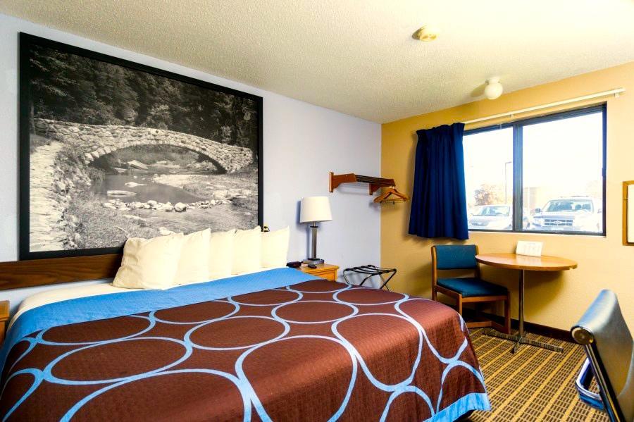 Super 8 By Wyndham Burlington Hotell Eksteriør bilde