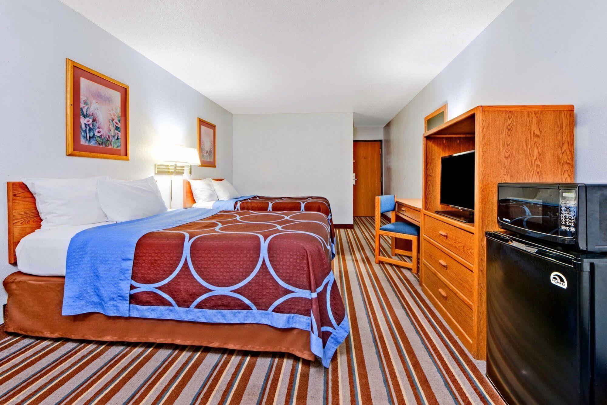 Super 8 By Wyndham Burlington Hotell Eksteriør bilde
