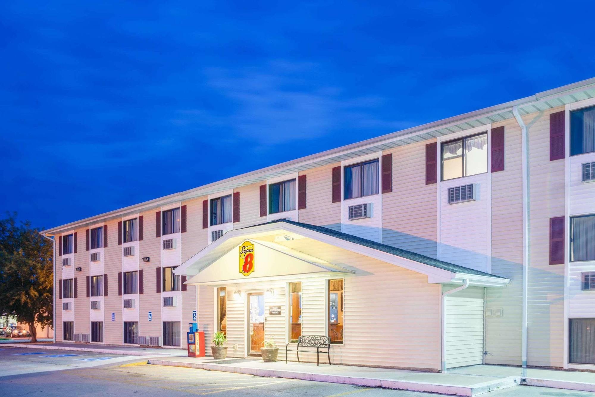 Super 8 By Wyndham Burlington Hotell Eksteriør bilde